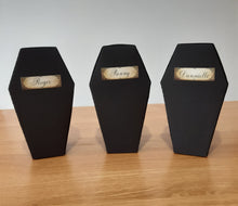 Load image into Gallery viewer, Exploding box card coffin with bat