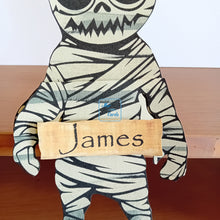 Load image into Gallery viewer, Mummy shelf card
