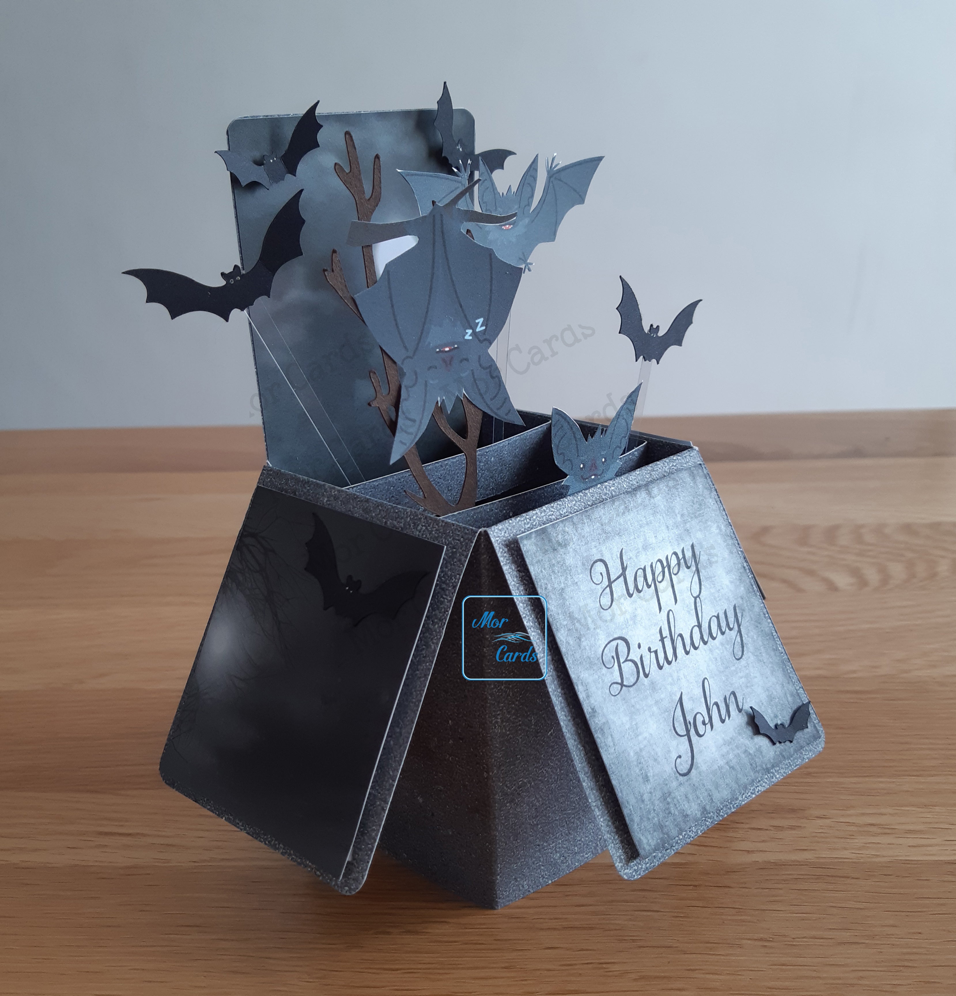Vampire bat pop up box card – Mor Cards