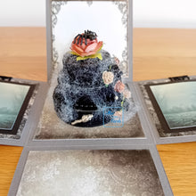 Load image into Gallery viewer, Halloween cake exploding box card
