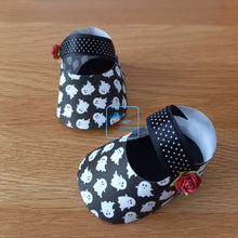 Load image into Gallery viewer, Gothic bat, skull or ghost baby shoes exploding box card
